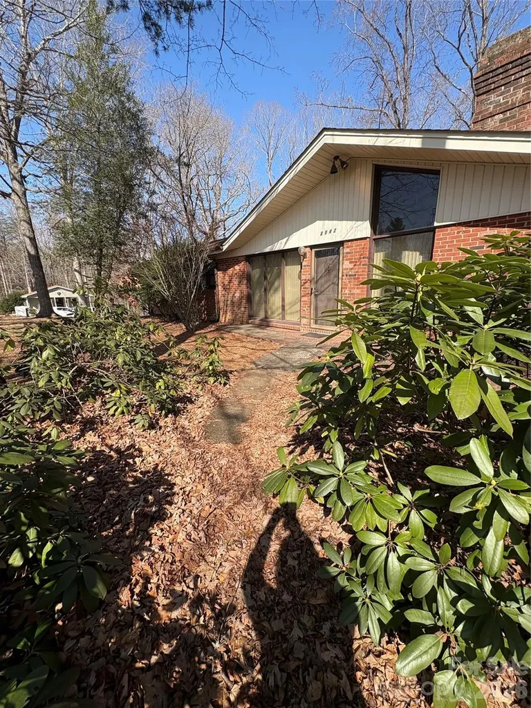 2042 Robinson Road Newton NC 28658
