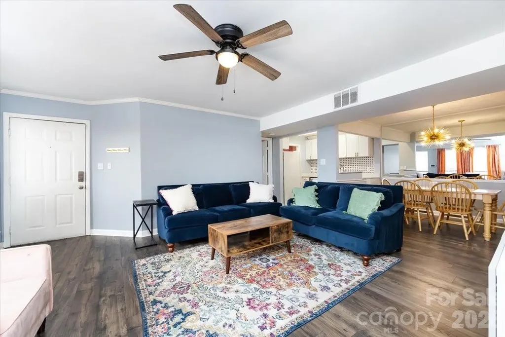 1608 Sharon Road W Charlotte NC 28210