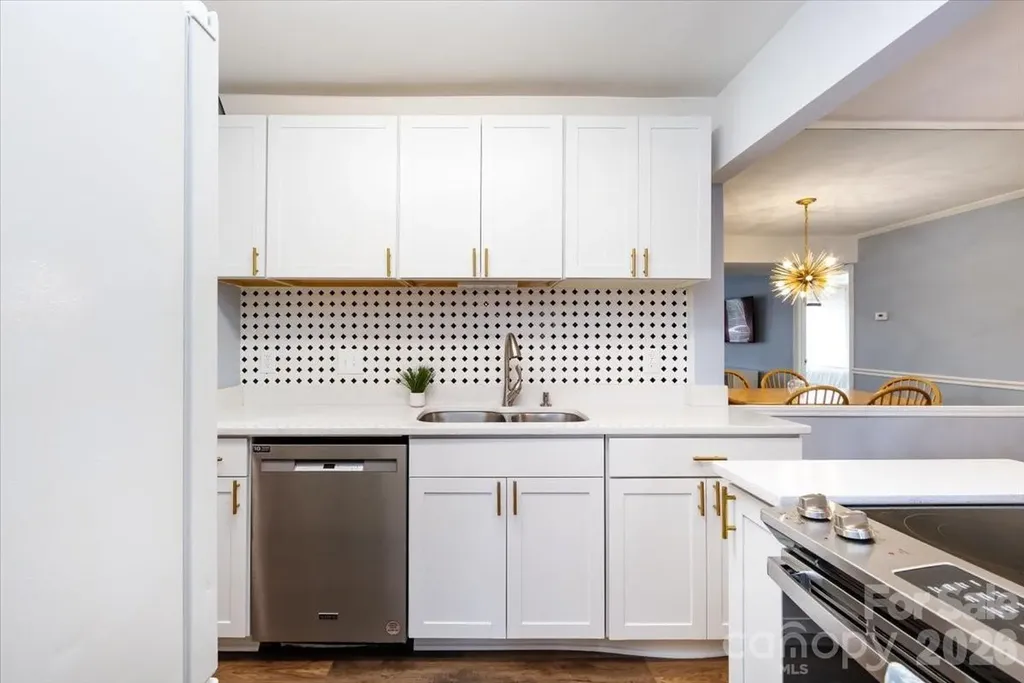 1608 Sharon Road W Charlotte NC 28210