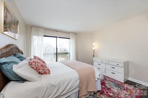 1608 Sharon Road W Charlotte NC 28210