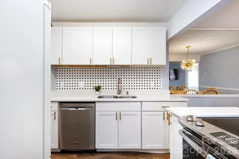 1608 Sharon Road W Charlotte NC 28210