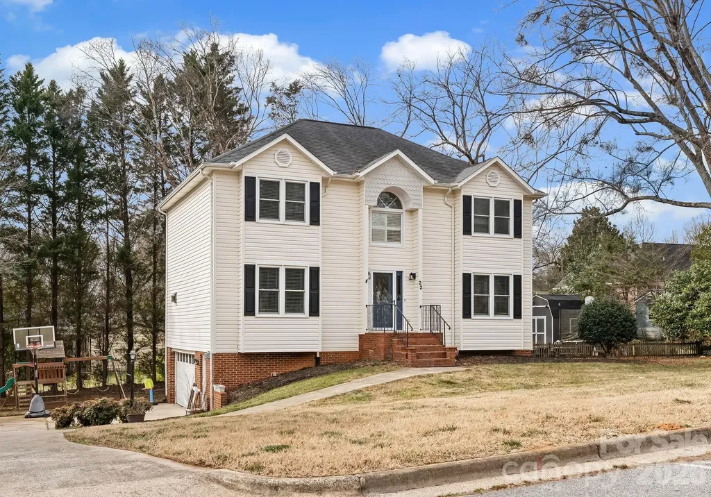 22 31st Avenue Court NE Hickory NC 28601