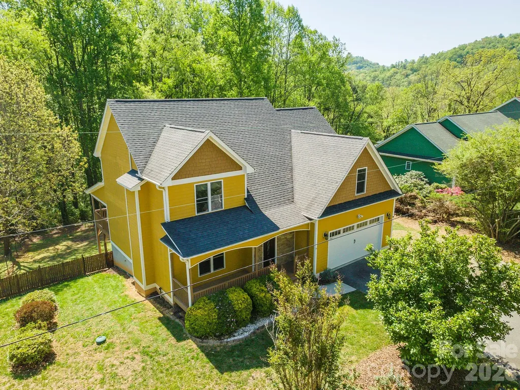 75 Noble Road Fairview NC 28730