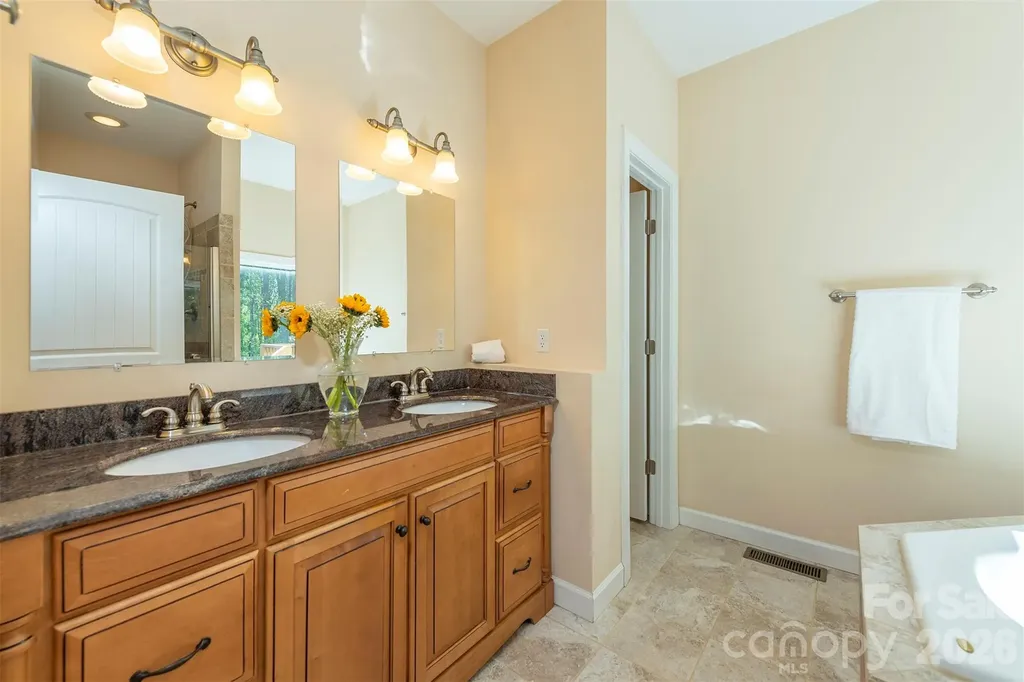 75 Noble Road Fairview NC 28730