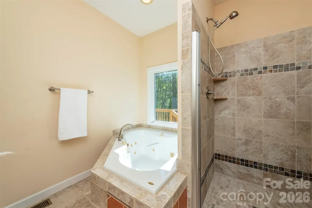 75 Noble Road Fairview NC 28730