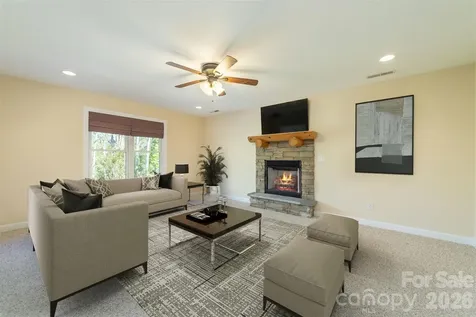 75 Noble Road Fairview NC 28730
