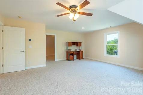 75 Noble Road Fairview NC 28730