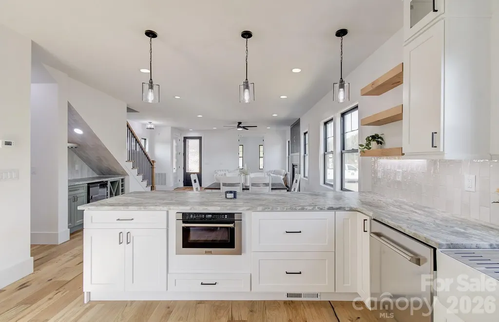 4 S Martha Kate Drive Hendersonville NC 28792
