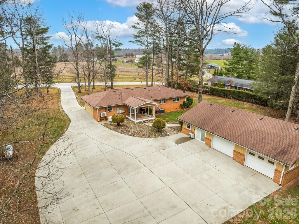 1034 S Orchard Road Flat Rock NC 28731
