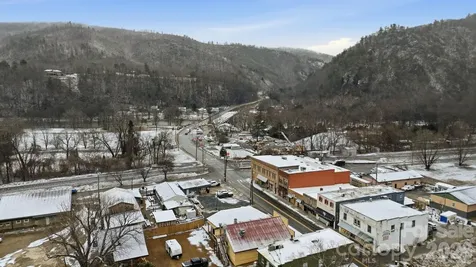 24 Andrews Avenue S Hot Springs NC 28743