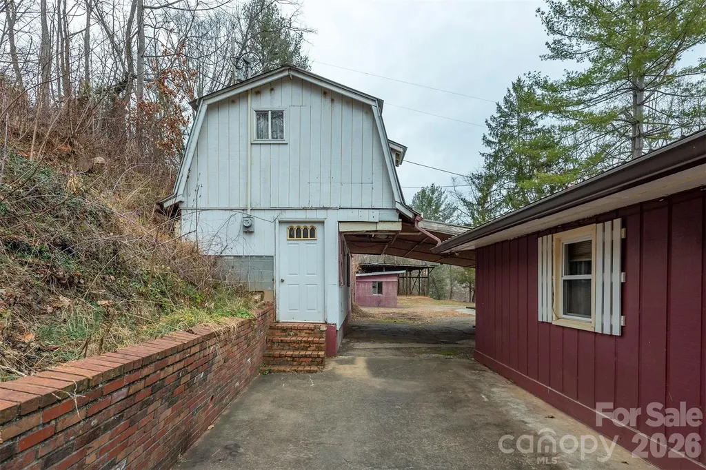175 & 179 River Lane Canton NC 28716
