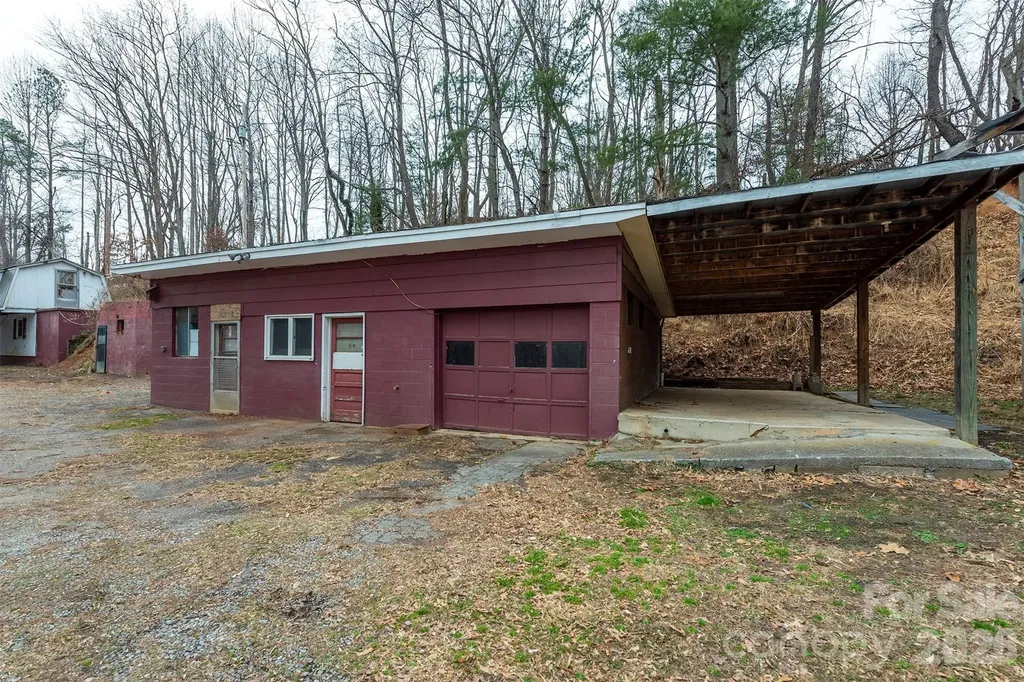 175 & 179 River Lane Canton NC 28716
