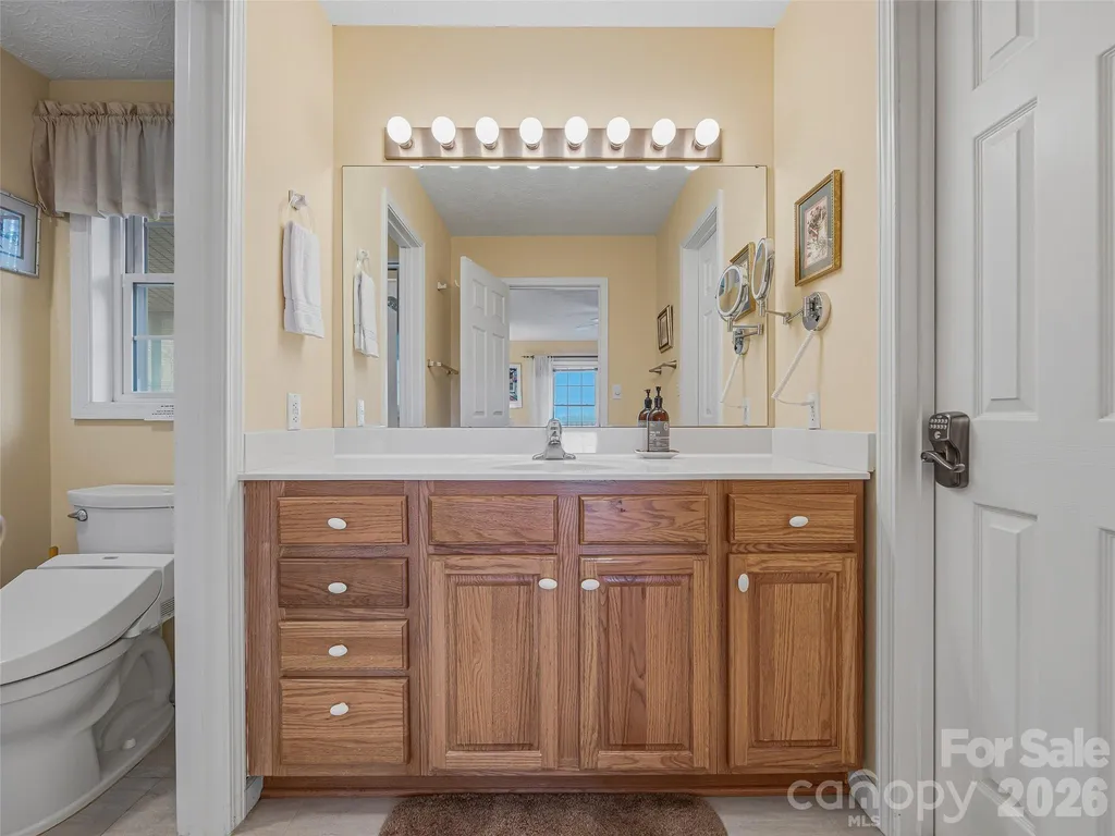 24 Abbey Lane Hendersonville NC 28739