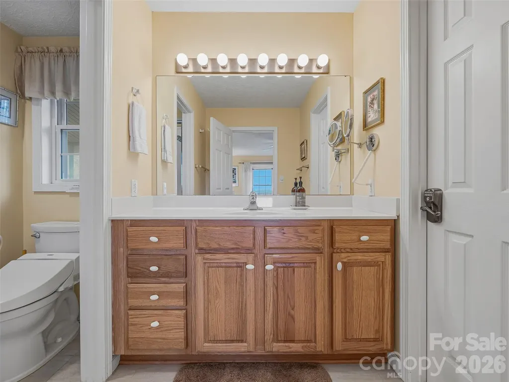 24 Abbey Lane Hendersonville NC 28739