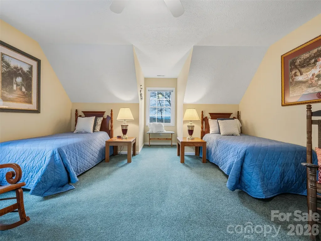 24 Abbey Lane Hendersonville NC 28739