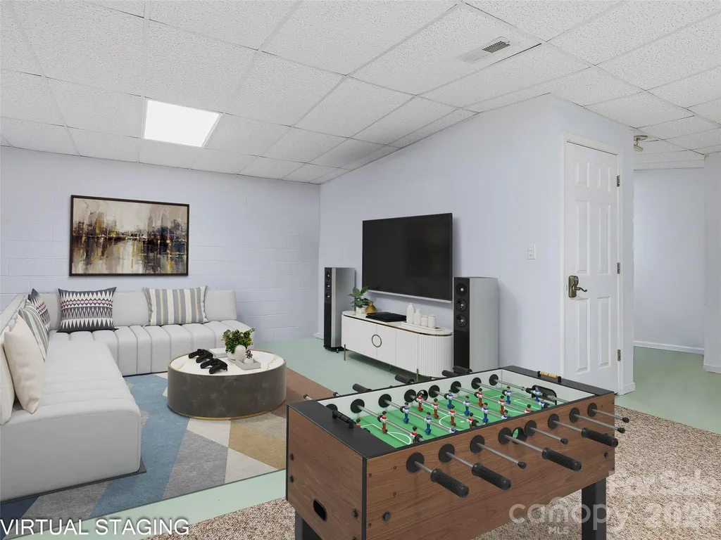 24 Abbey Lane Hendersonville NC 28739