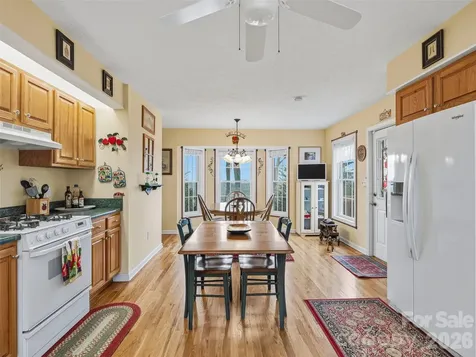 24 Abbey Lane Hendersonville NC 28739