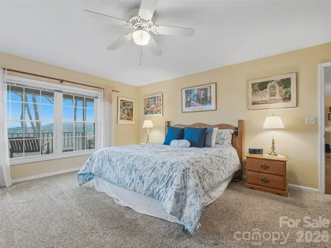 24 Abbey Lane Hendersonville NC 28739