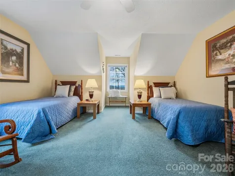 24 Abbey Lane Hendersonville NC 28739