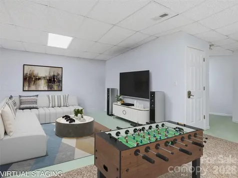 24 Abbey Lane Hendersonville NC 28739