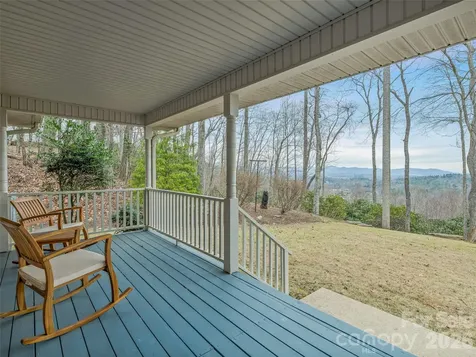 24 Abbey Lane Hendersonville NC 28739
