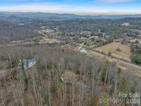 24 Abbey Lane Hendersonville NC 28739