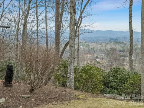 24 Abbey Lane Hendersonville NC 28739