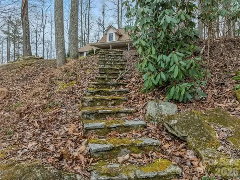 24 Abbey Lane Hendersonville NC 28739
