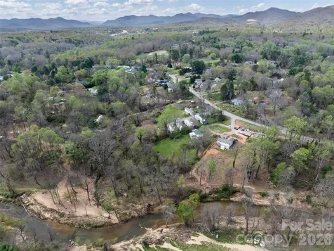 648 & 99999 Sand Hill Road Asheville NC 28806