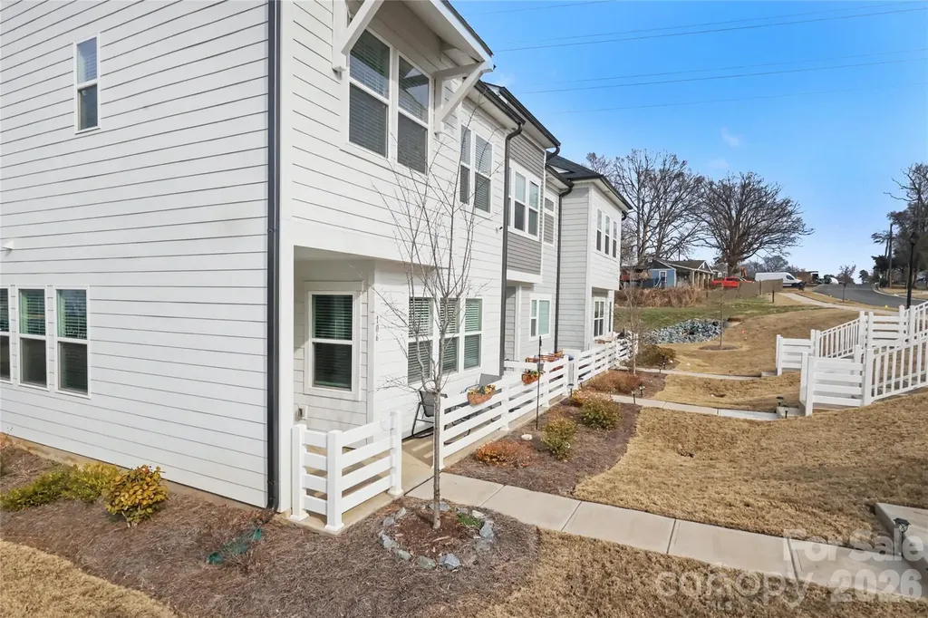 106 Renny Alley Charlotte NC 28217
