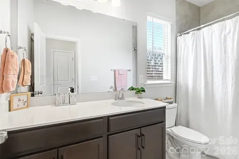 106 Renny Alley Charlotte NC 28217