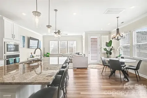 106 Renny Alley Charlotte NC 28217