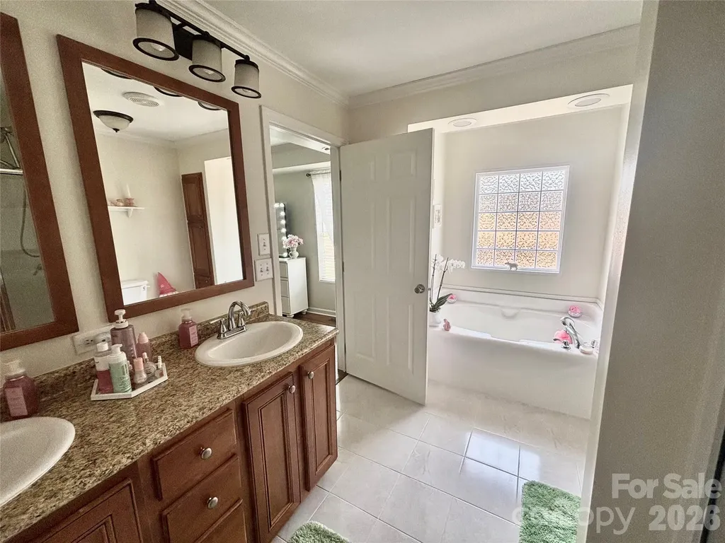124 Hood Heights Hendersonville NC 28739
