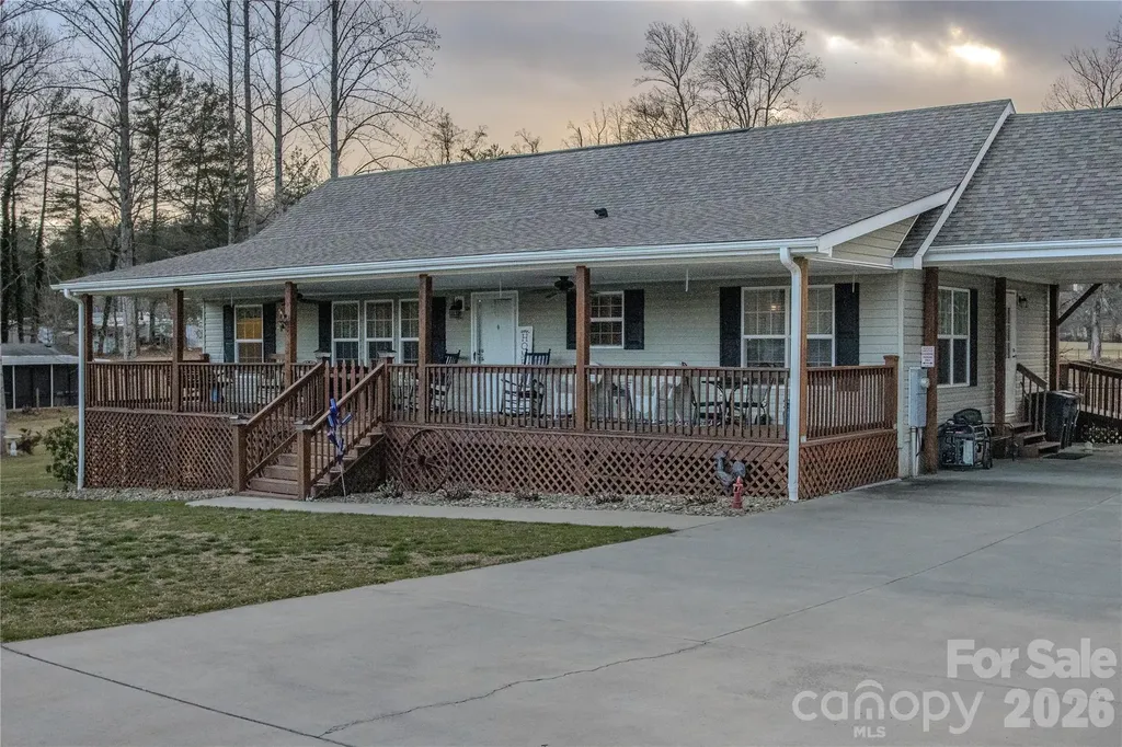 124 Hood Heights Hendersonville NC 28739