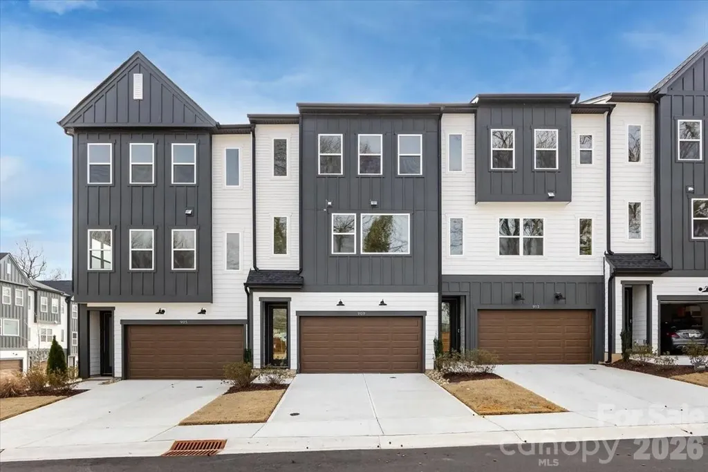 909 Archway Lane Charlotte NC 28217
