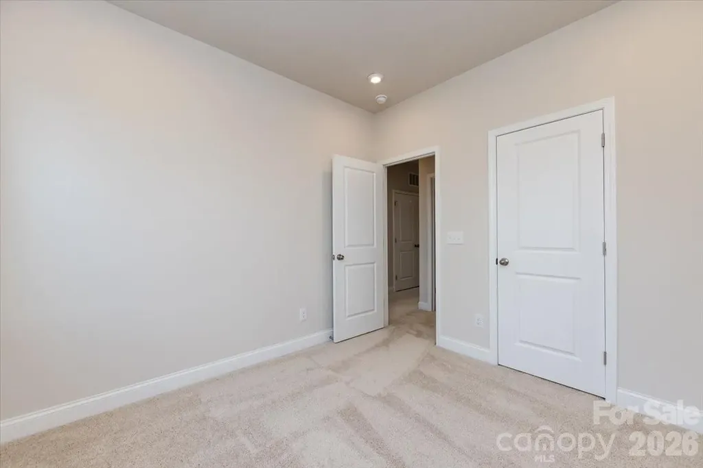 909 Archway Lane Charlotte NC 28217
