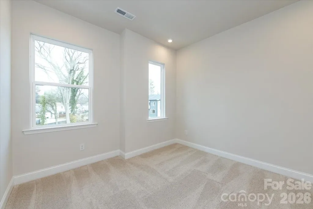 909 Archway Lane Charlotte NC 28217