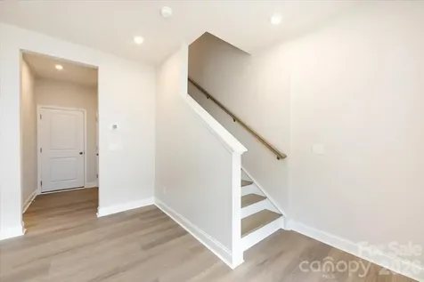 909 Archway Lane Charlotte NC 28217