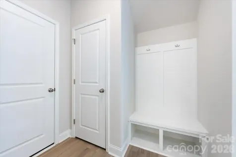 909 Archway Lane Charlotte NC 28217