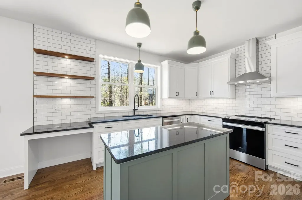 22 Deep Woods Road Weaverville NC 28787