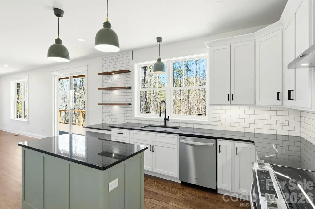 22 Deep Woods Road Weaverville NC 28787