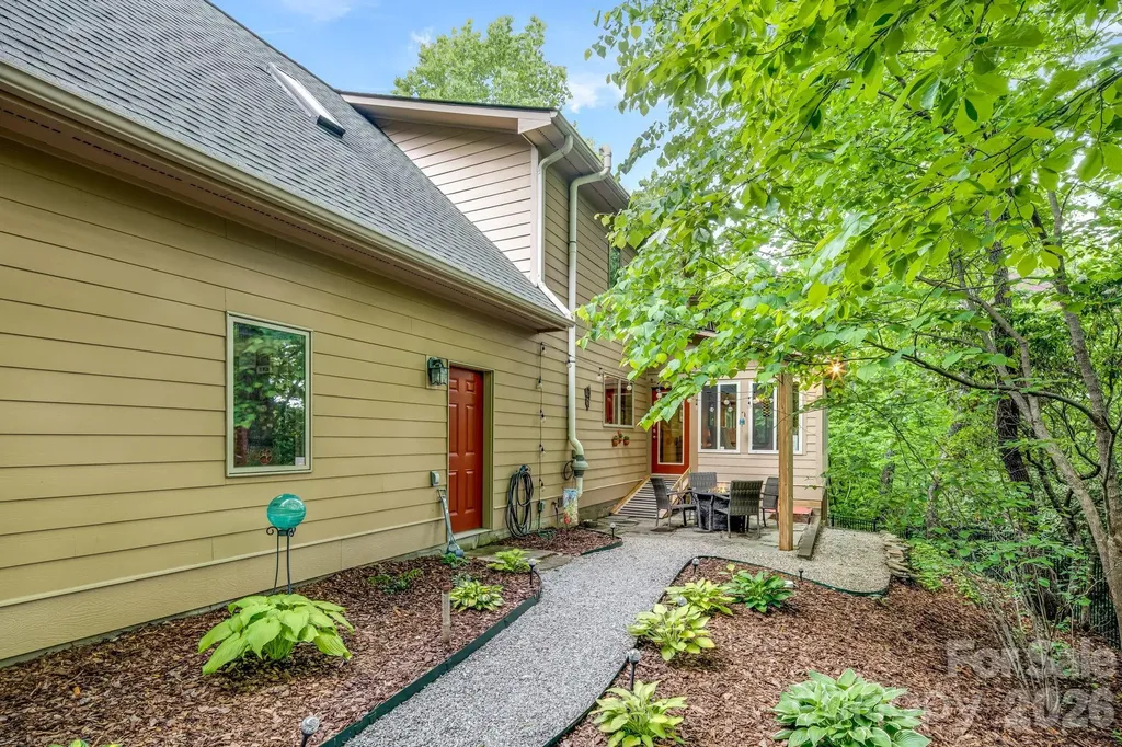 5584 Spring Road Hendersonville NC 28739