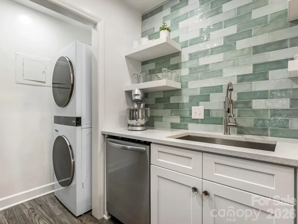1612 Sharon Road W Charlotte NC 28210