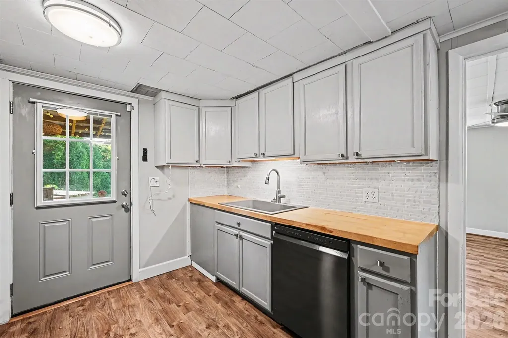 139 Blackburn Drive Grover NC 28073