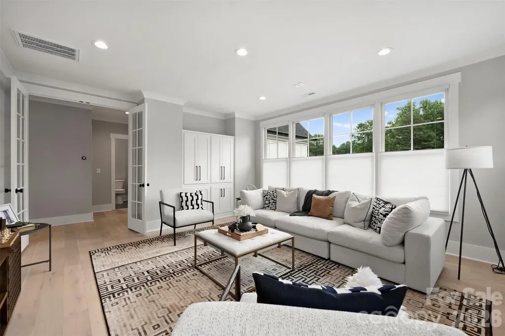 8163 Fairview Road Charlotte NC 28226