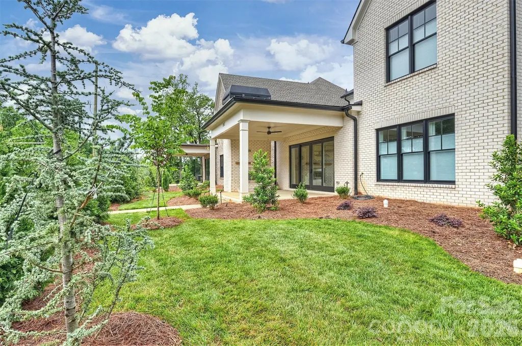 8163 Fairview Road Charlotte NC 28226