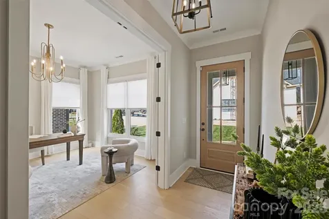 8163 Fairview Road Charlotte NC 28226