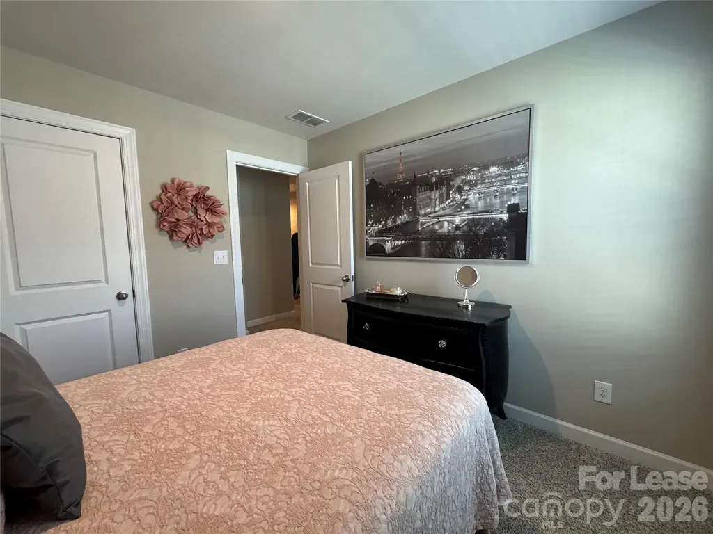 3738 Memorial Parkway Charlotte NC 28217