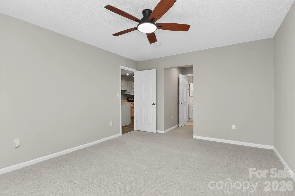 5009 Sharon Road Charlotte NC 28210