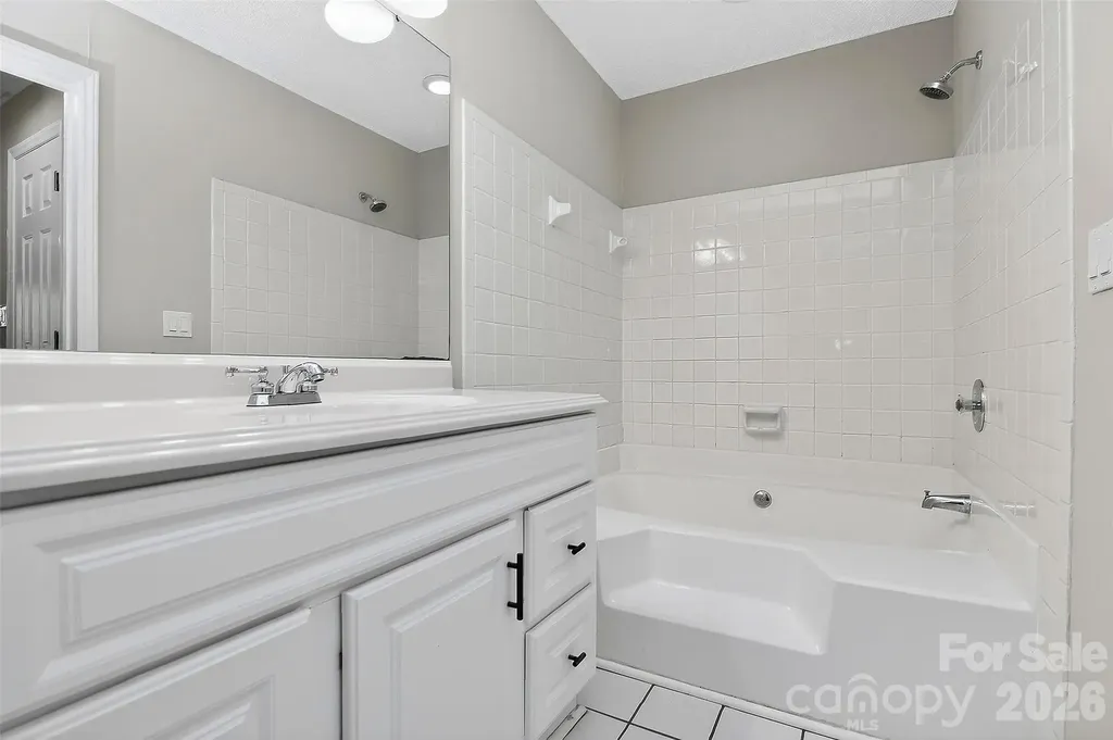 5009 Sharon Road Charlotte NC 28210